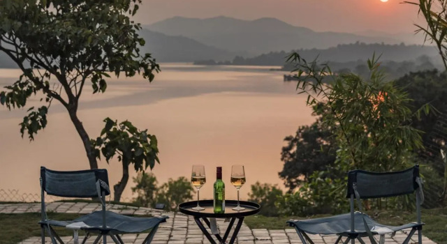 SaffronStays The Twist - Wonderful Tiny waterfront home for couples