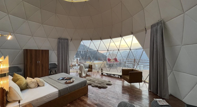 Номер Luxury с балконом GLAMPING CLUB