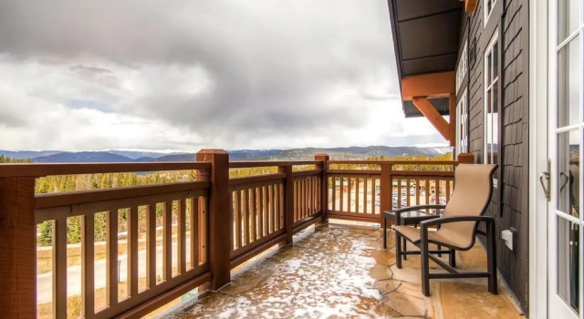 Номер Standard Luxury 3 Bedroom Ski in, Ski out  One Ski Hill Residence Located at the Base of Peak 8 with Hot Tub Access