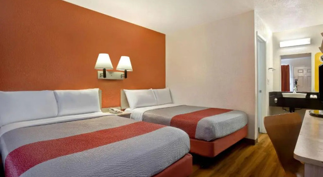 Четырёхместный номер Deluxe Motel 6-Monterey, CA