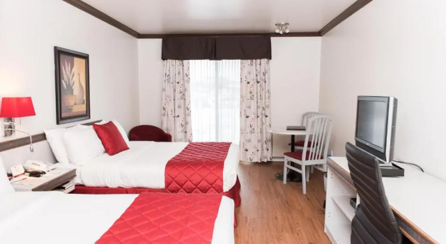 Четырёхместный номер Comfort Hôtel Le Floral