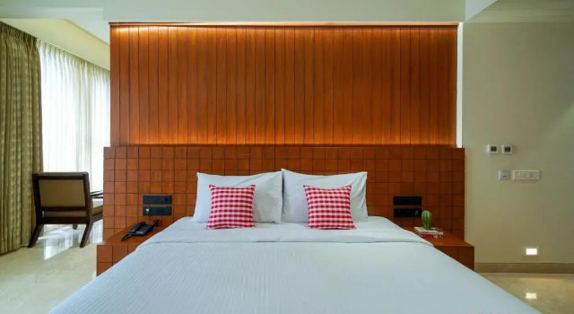 Люкс Oriva Tulips Inn and Suites - Nr. Majestic