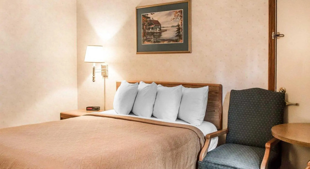 Номер Standard Quality Inn Traverse City