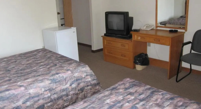 Четырёхместный номер Standard Clarkson Village Motel, 1815 Lakeshore Rd West Mississauga