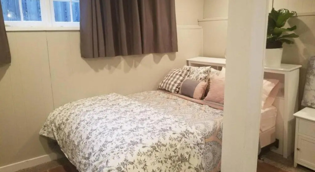 Апартаменты с 2 комнатами Central 2 bedroom unit with 3 beds and 3 large TVs