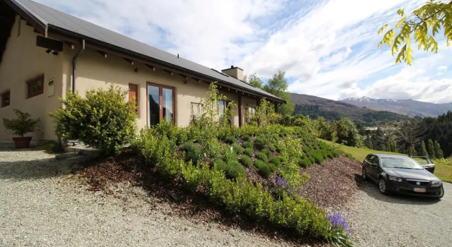 The Paddock Straw Bale Luxury Holiday House, Varaa Hotelli Arthurs Point Uusi-Seelanti
