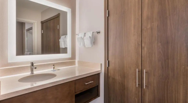 Номер Standard Staybridge Suites Anchorage by IHG