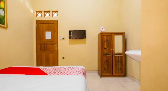 Номер Standard RedDoorz Syariah at Bumi Eyang Enin Homestay Tasikmalaya