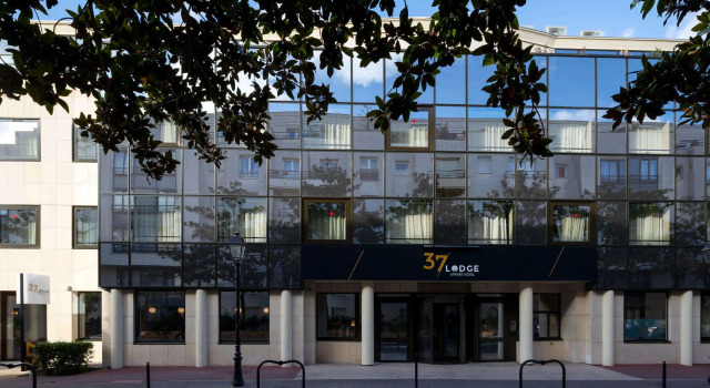 37 Lodge La Défense Courbevoie