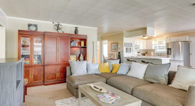 Pet-friendly Canyon Lake Home - 2 Mi to Beach!