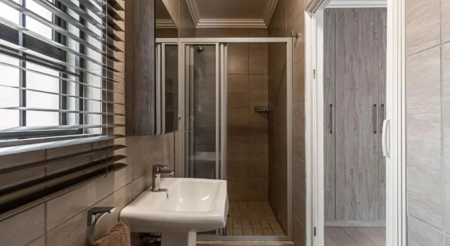 Апартаменты Camelot Guest House & Apartments