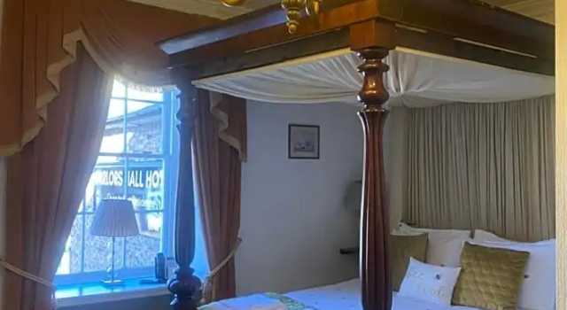 Номер Superior Parlors Hall Hotel