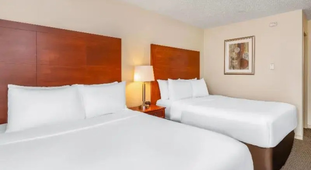 Четырёхместный номер Standard с балконом Travelodge by Wyndham Gananoque