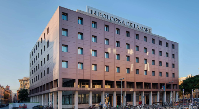 Отель NH Bologna de la Gare