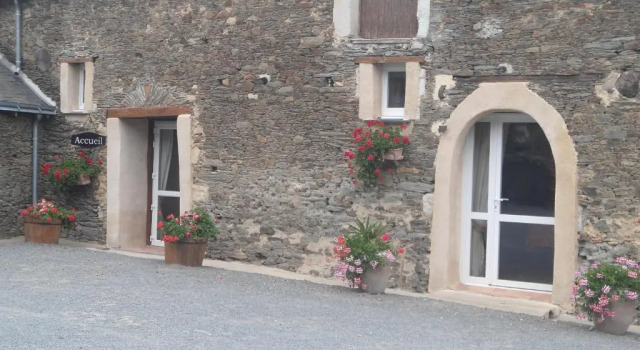 Domaine de la Cour, Book Bed and Breakfast  