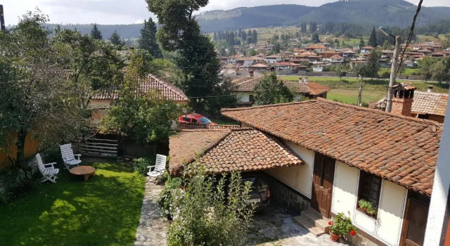 Трёхместный номер Standard с балконом и с красивым видом из окна Guest House Lina
