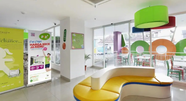 Кровать в общем номере POP! Hotel Malioboro - Yogyakarta