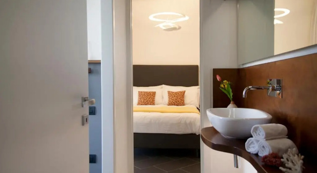 Single Suite with balcony Foyer Rooms&Suites - Self Check-in