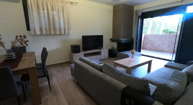 65 sqm modern house with 600 sqm garden for 4 guests, Book Hotel Hotels in Central Greece with Parking, Parking