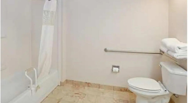 Четырёхместный номер Deluxe Hampton Inn Sturbridge