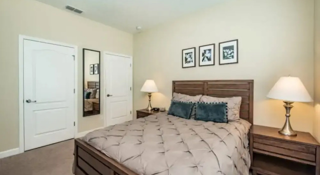 4 Bedroom 3 Bathroom Town Home With Pool, Buchen Sie Ferienhaus Hotels in Four Corners mit Pool, Schwimmbad