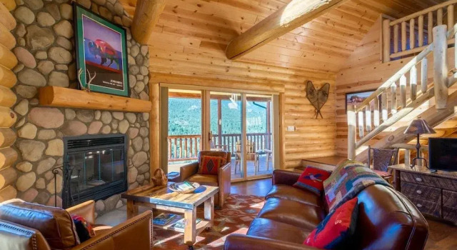 Armstrong Luxury Log Vacation  At Windcliff 4 Bedroom Home by RedAwning