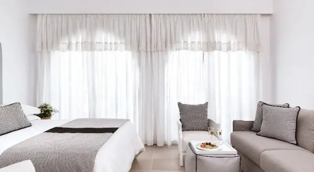 Номер Premium с балконом Aressana Spa Hotel & Suites - Small Luxury Hotels of the World
