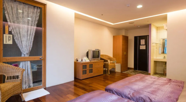 Четырёхместный номер Standard Crystal Hotel