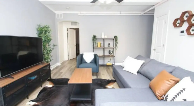 Fantastic Comfort! Downtown + Old City! Sleeps 5!, Забронировать Отель Отели Филадельфии 3 звезды, рядом с National Constitution Center, 3*