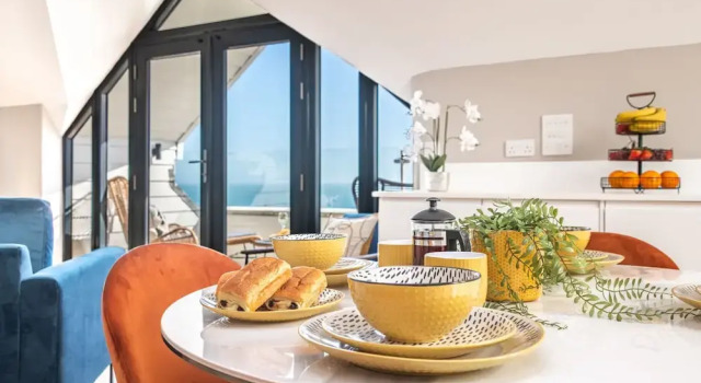 Апартаменты Luxury с балконом Elliot Oliver - Luxury Penthouse Apartment With Sea View