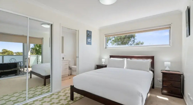 Relaxed 2br, 2bth Apartment With Balcony & Parking, Book Lejlighed Gungahlin 