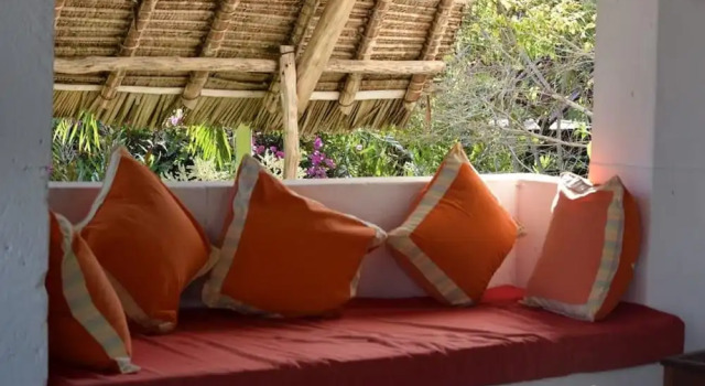 Шале Maweni Beach Cottages