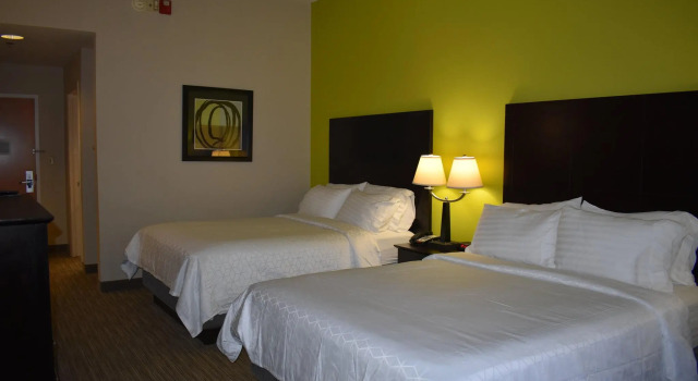 Четырёхместный номер Standard Holiday Inn Express Apex - Raleigh by IHG