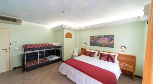 Четырёхместный номер Standard с видом на море Hotel Ancora