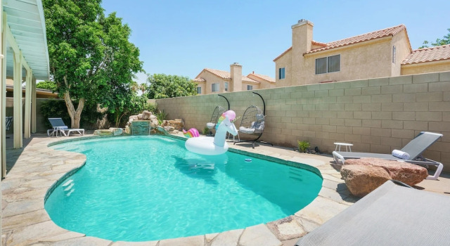 Top Rated Desert Oasis With Pool- BBQ- Game+ - S1, Забронировать Дом для отпуска Индио Coachella Valley, рядом с Indian Springs Golf &amp; Country Club