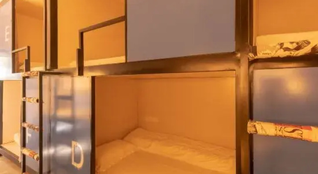Кровать в общем номере (мужской номер) Yueqi·Wutongyu B&B