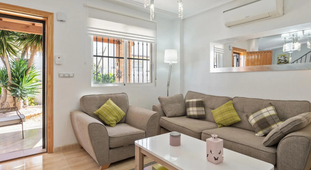 Modern Garden Home, Algorfa, Book Hotel Algorfa Costa Blanca