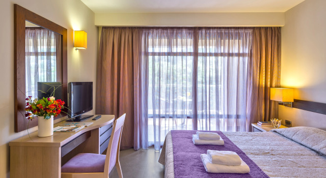 Porto Platanias Beach Resort & Spa, Забронировать Курортный отель Бизнес-отели Платаньяс, рядом с Церковь Агиоса Димитриоса, 4* 5*