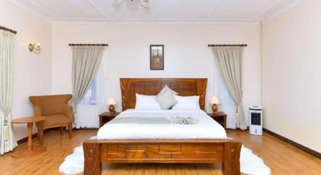 Полулюкс The Premier Suites