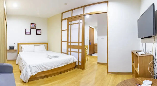 Luxury Housing Art Gallery 39 Linh Lang, Забронировать Отель Бадинь Ханой