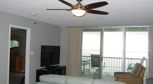 Двухместные апартаменты с балконом Tristan Towers Unit 13C