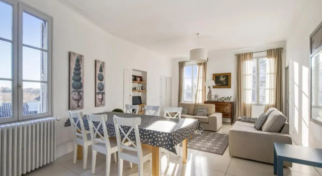 Beautiful flat in a character house in the heart of Avignon - Welkeys, Забронировать Апартаменты/квартира Отели Авиньона с парковкой, рядом с Филипп Ле Бел Тауэр, Парковка