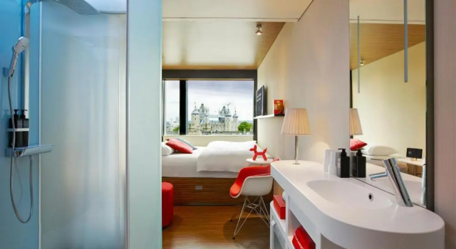 Двухместный номер citizenM Tower of London