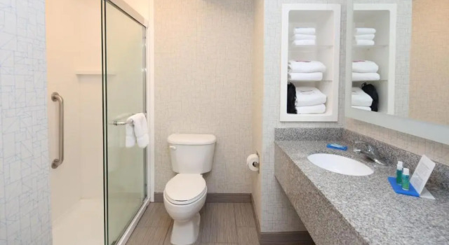 Номер Standard Holiday Inn Express Hotel & Suites Cincinnati Southeast Newport by IHG