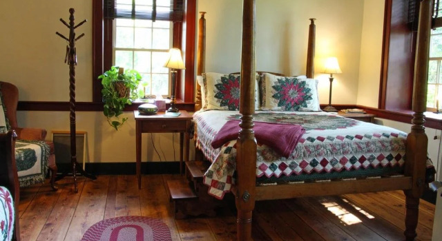 Brownstone Colonial Inn, Rezervați Hotel Reinholds Pennsylvania