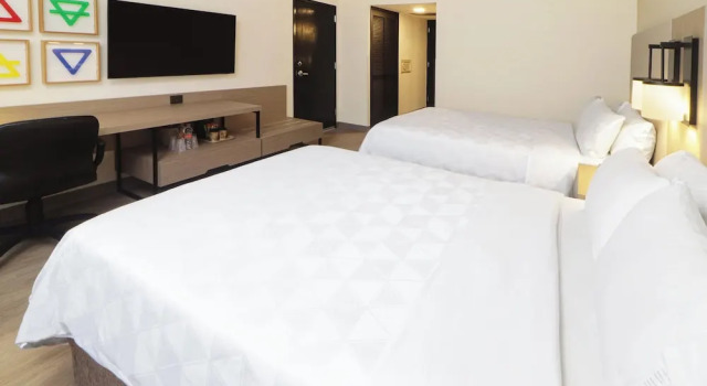 Четырёхместный клубный номер Standard Holiday Inn Monterrey-Parque Fundidora by IHG