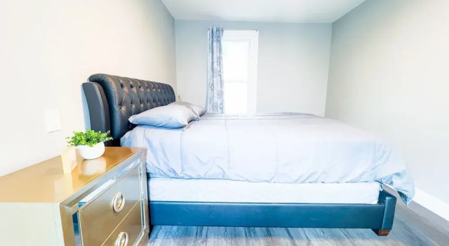 Perfect 6BR Stay Near Niagara Falls & Attractions, Забронировать Дом для отпуска Коттеджи Ниагара Фолс, рядом с Круиз Maid of the Mist, Коттедж
