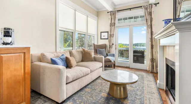 Люкс Цокольный этаж с балконом Roche Harbor Resort