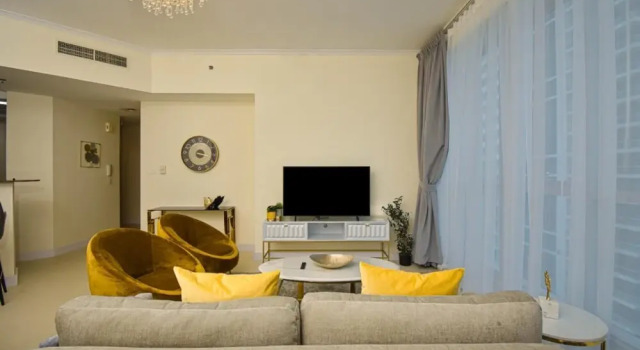 Experience Luxurious Sky High Marina Living