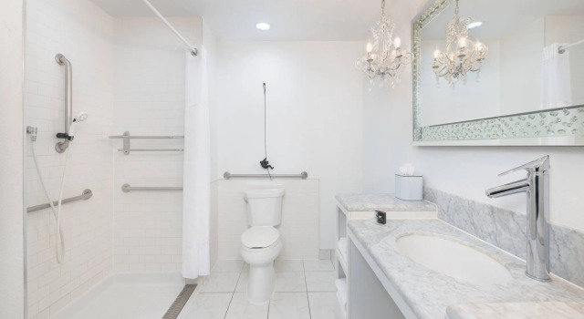 Четырёхместный номер Standard The Saint Hotel, New Orleans, French Quarter, Autograph Collection